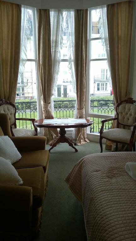 Alston House Hotel Brighton Room photo